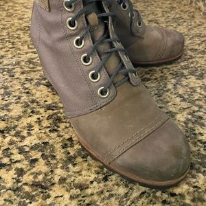 Sorel Joan of Arctic wedge boots size 9